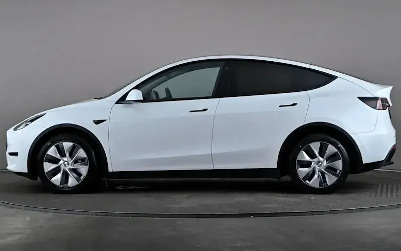 Used Tesla Model Y Long Range AWD 286 kW (389 HP) 2025 SUV