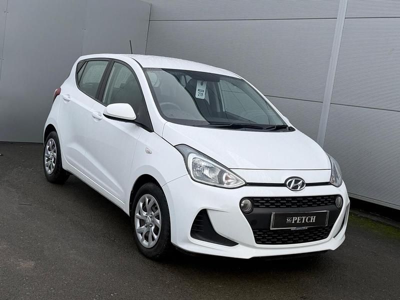 Used Hyundai i10 SE 86 HP (63 kW) 2019 White Hatchback