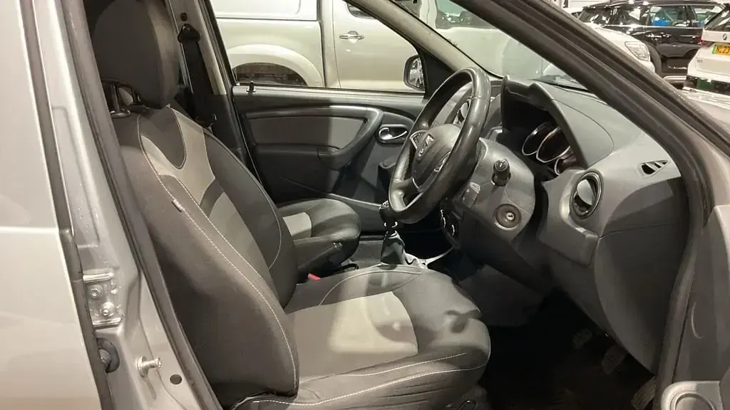 Usado Dacia Duster 125 HP (91 kW) 2018 Prateado SUV