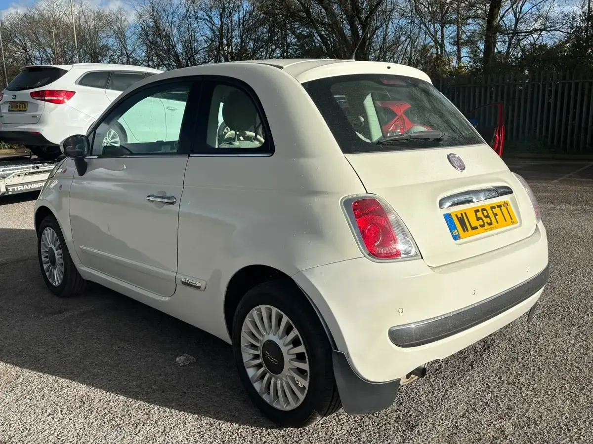Begagnad Fiat 500 Lounge 69 HK (50 kW) 2009 Vit Cab