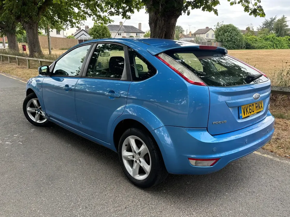 Used Ford Focus Zetec 110 HP (80 kW) 2010 Blue Hatchback