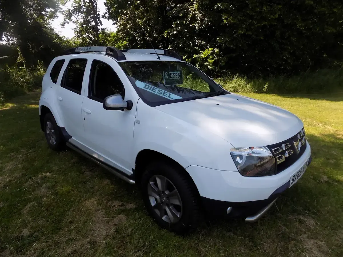 Used Dacia Duster Lauréate 110 HP (80 kW) 2015 White SUV