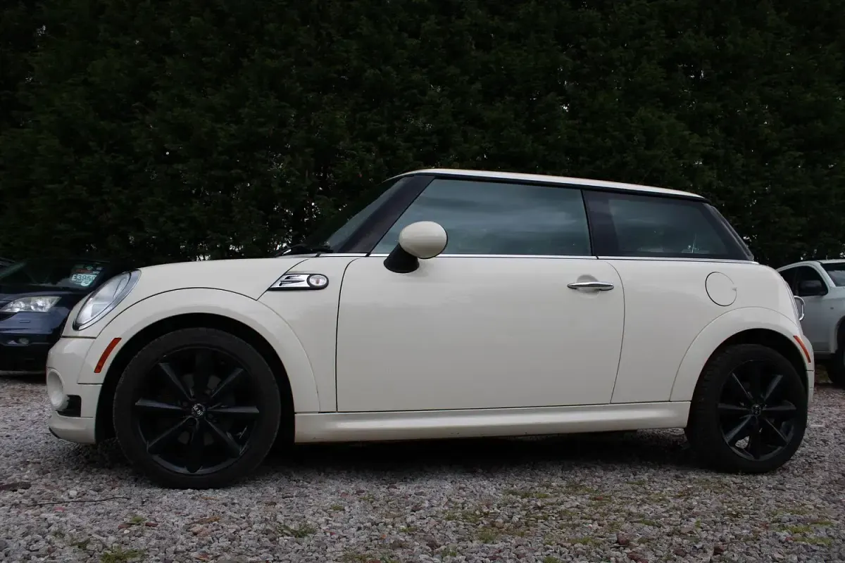Used Mini Cooper D Hatch 2011 White Hatchback