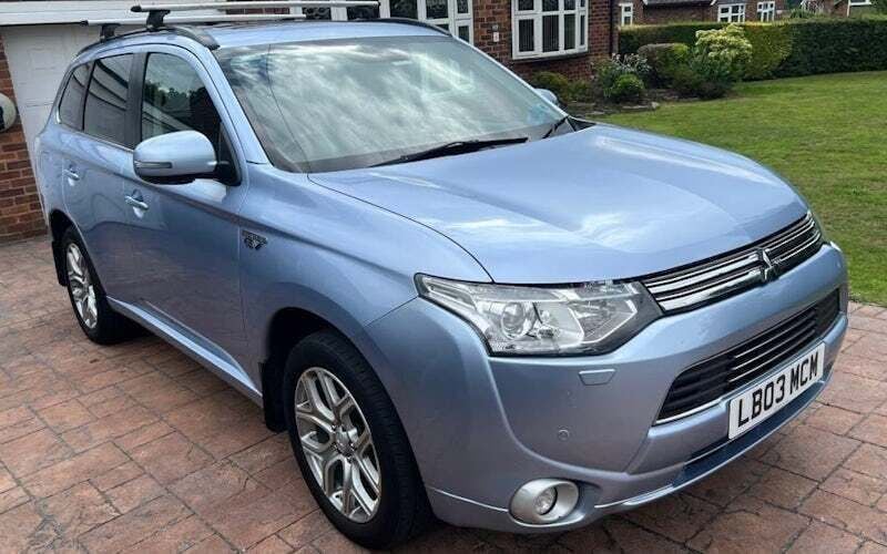 Blue Used 2014 Mitsubishi Outlander P-HEV Estate | £6,980 (Fair price) - Image 1/4