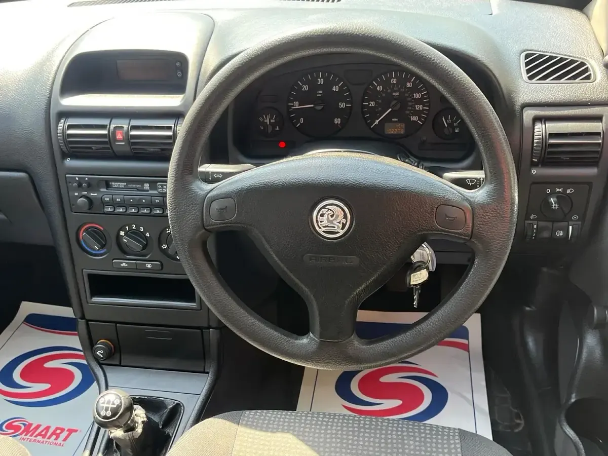 Used Vauxhall Astra 2004 White Van