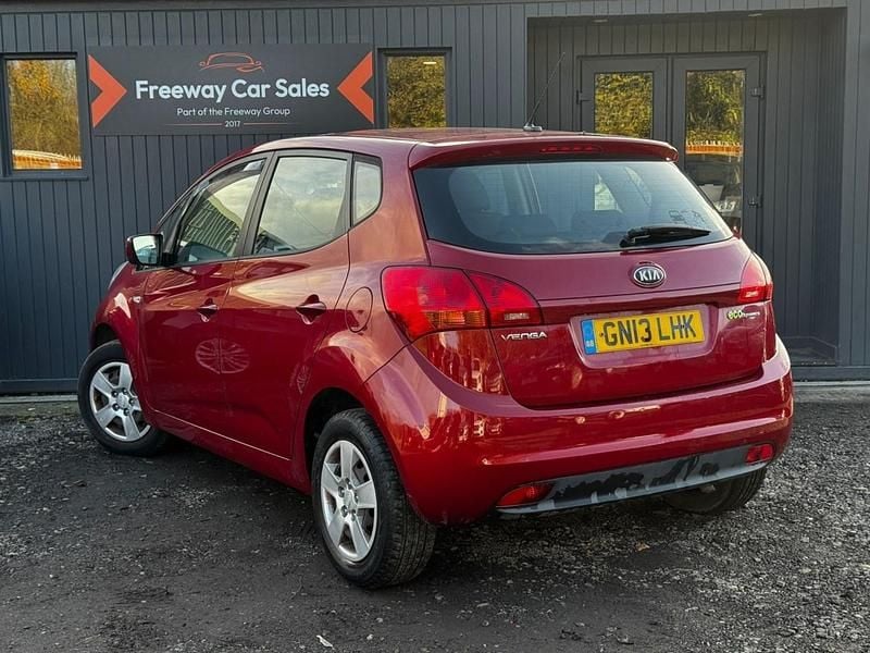 Used Kia Venga 89 HP (65 kW) 2013 Red Hatchback