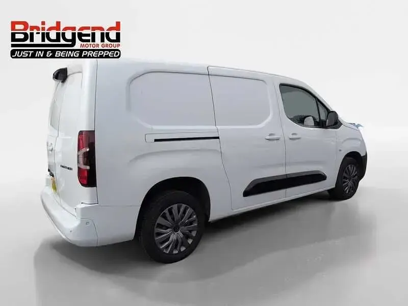 Second-hand Peugeot Partner S 131 CP (96 kW) 2024 Alb Monovolum