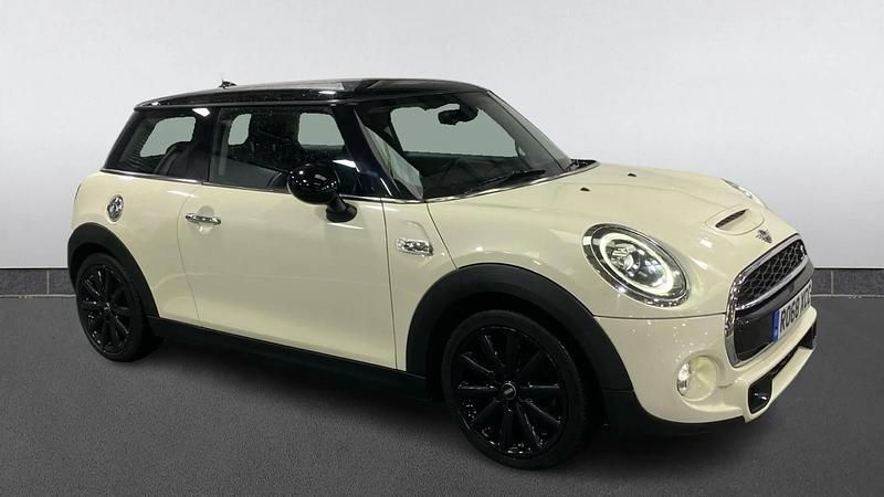 Used Mini Cooper S 192 HP (141 kW) 2018 White Hatchback