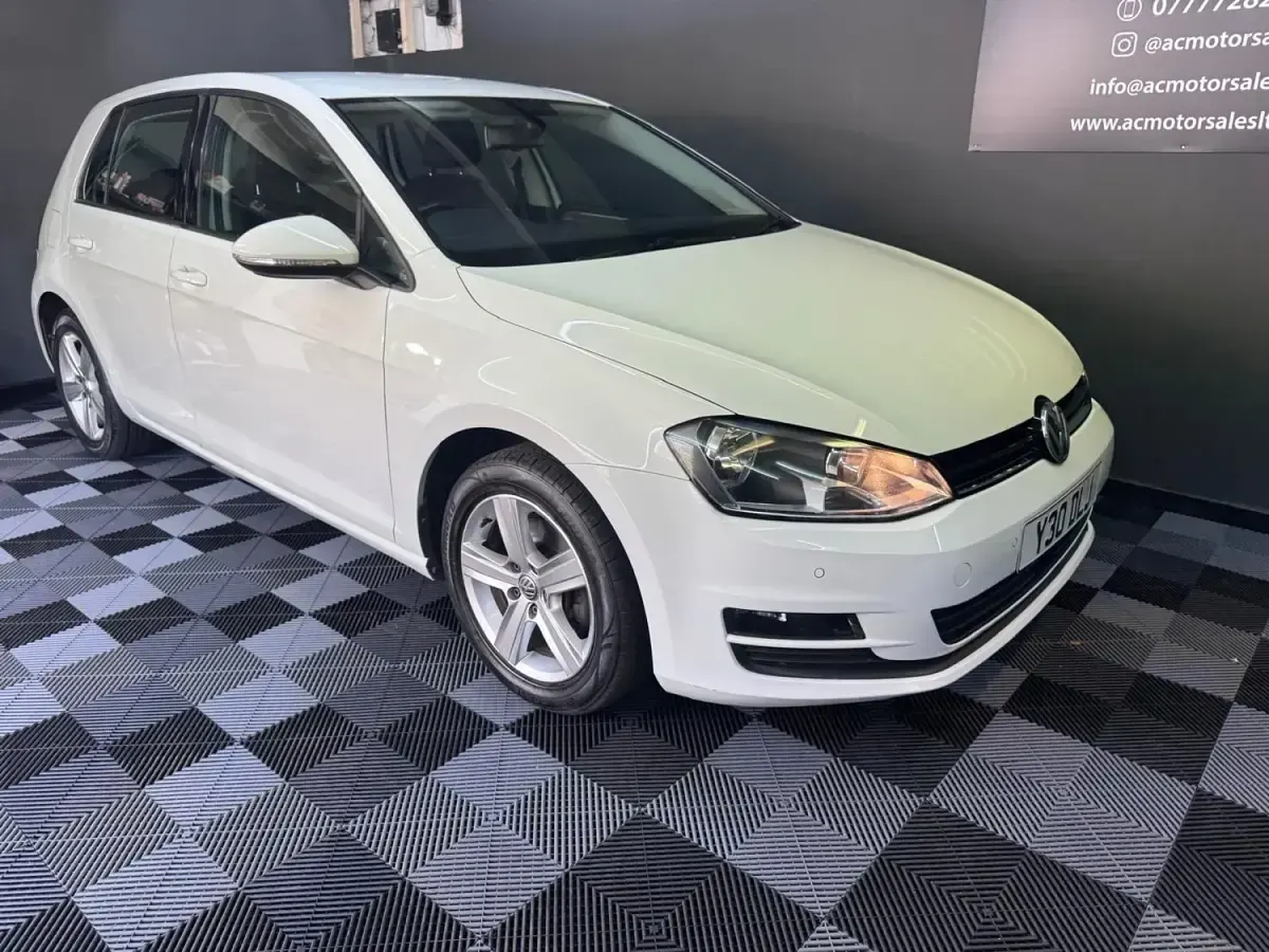 Usado VW Golf VII Match 2015 Branco Citadino