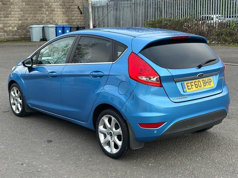 Usado Ford Fiesta Titanium 96 HP (70 kW) 2011 Azul Citadino