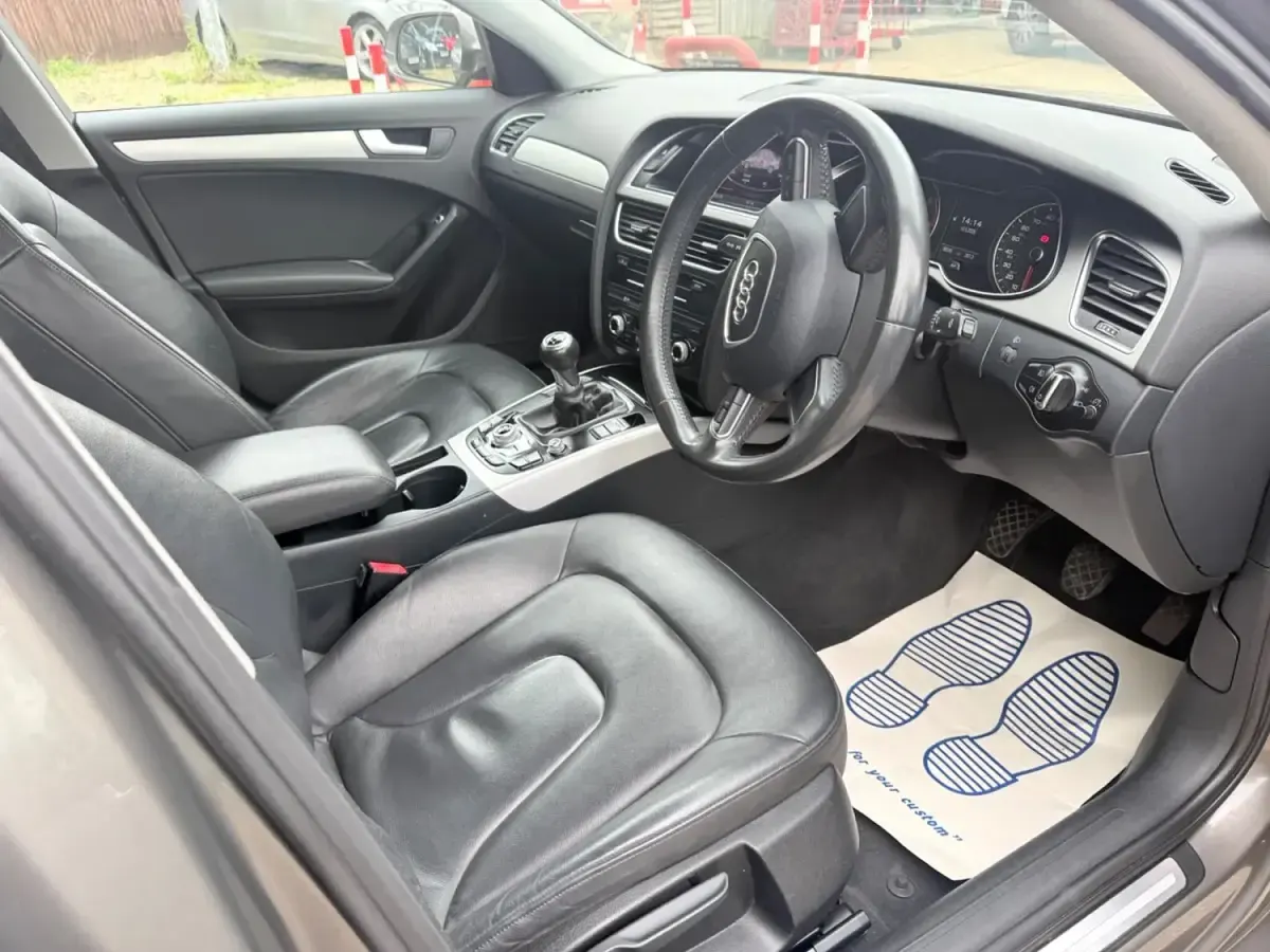 Usado Audi A4 Comfort 2013 Cinzento Sedan