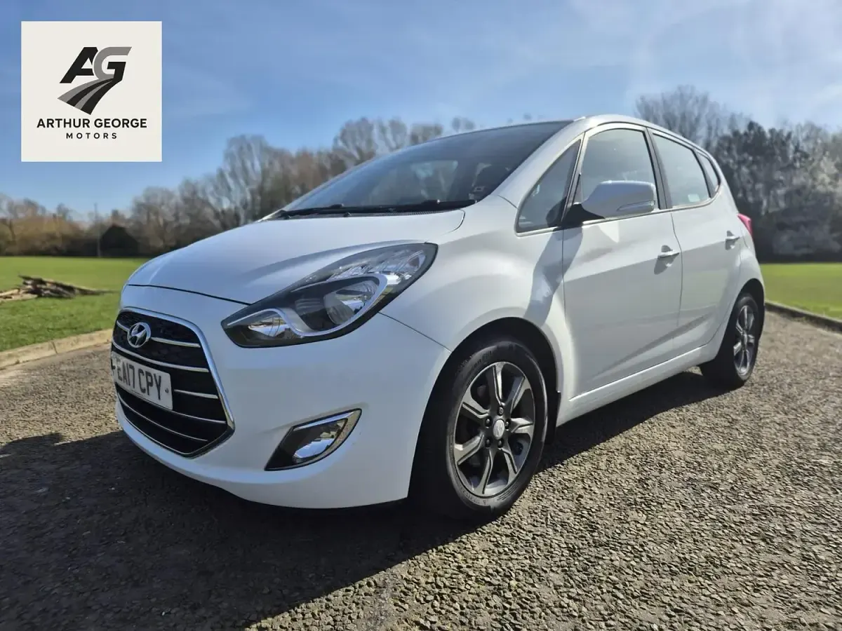 Used Hyundai ix20 SE 116 HP (85 kW) 2017 White Hatchback