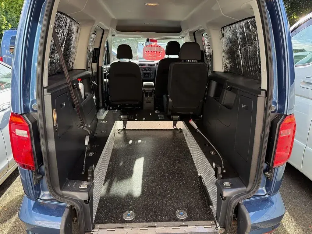 Used VW Caddy Life 101 HP (74 kW) 2018 Blue MPV