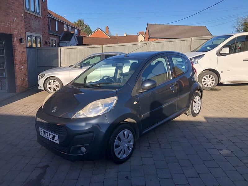 Used Peugeot 107 Active 68 HP (50 kW) 2012 Grey Hatchback