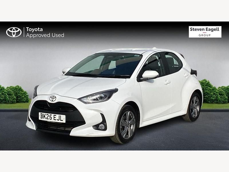 Used Toyota Yaris Hybrid 116 HP (85 kW) 2025 White Hatchback