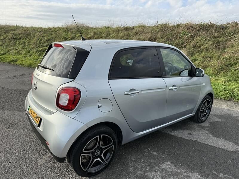 Used Smart ForFour Electric Drive Premium 60 kW (82 HP) 2021 Silver Hatchback