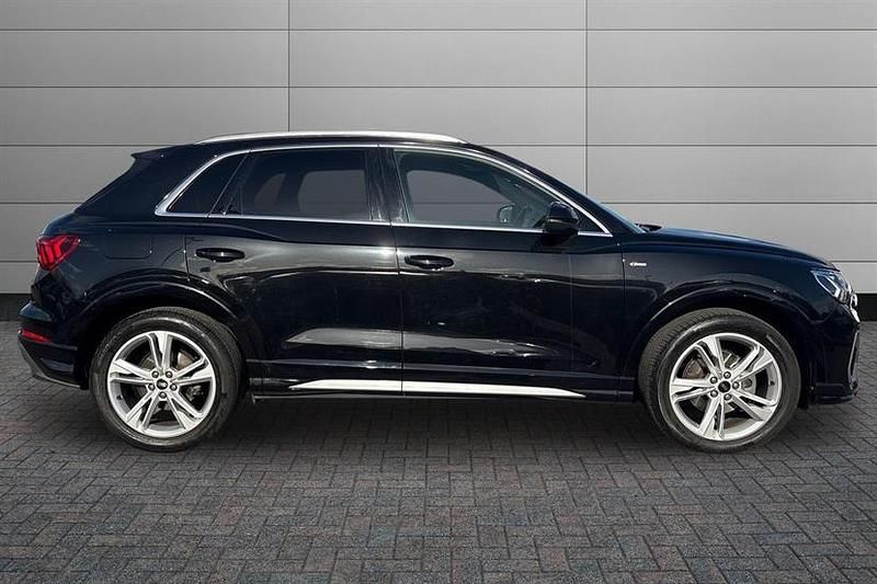 Used Audi Q3 Comfort 150 HP (110 kW) 2022 Mythos black SUV