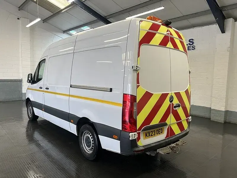 Used Mercedes Sprinter Progressive 148 HP (108 kW) 2023 White Van