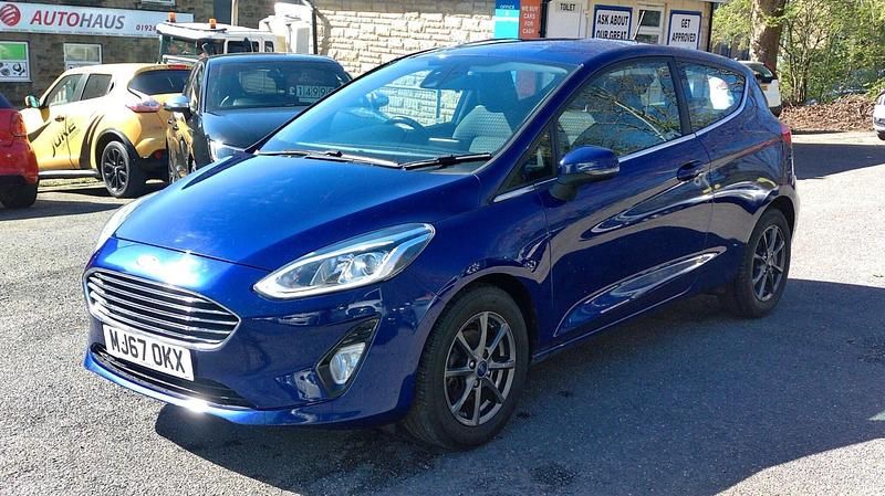 Used Ford Fiesta Zetec 70 HP (51 kW) 2017 Blue Hatchback