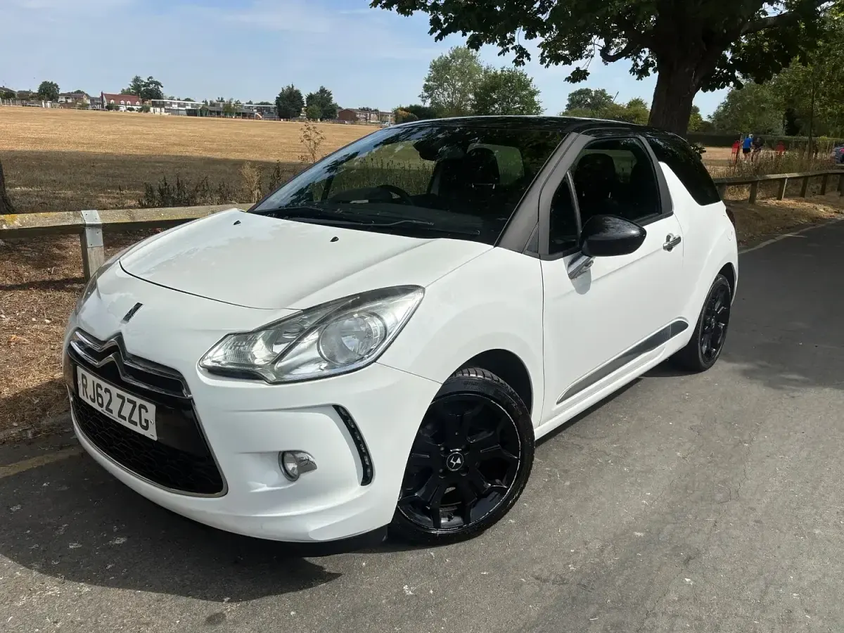 Used Citroën DS3 120 HP (88 kW) 2013 White Hatchback