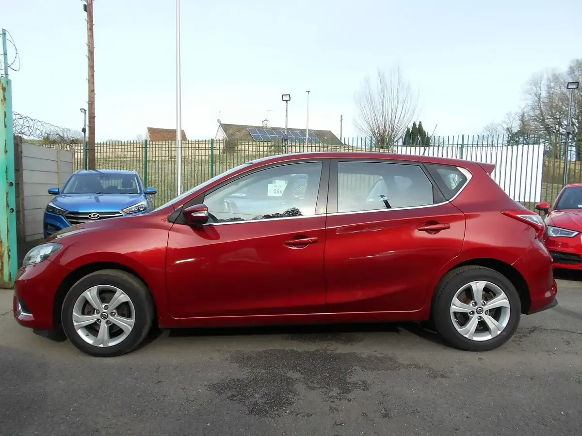 Used Nissan Pulsar Acenta 110 HP (80 kW) 2015 Red Hatchback