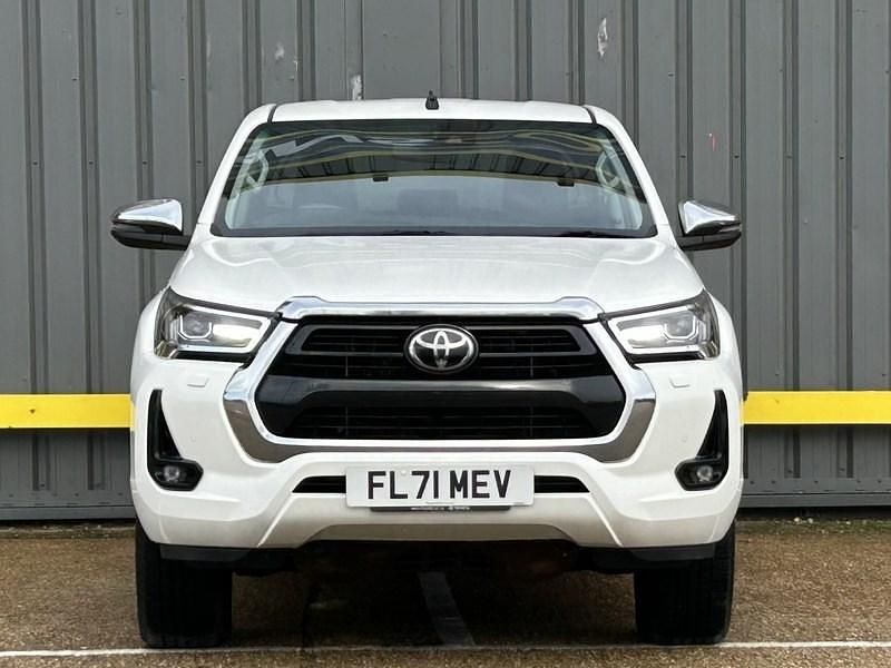 Used Toyota HiLux 150 HP (110 kW) 2021 White Pickup