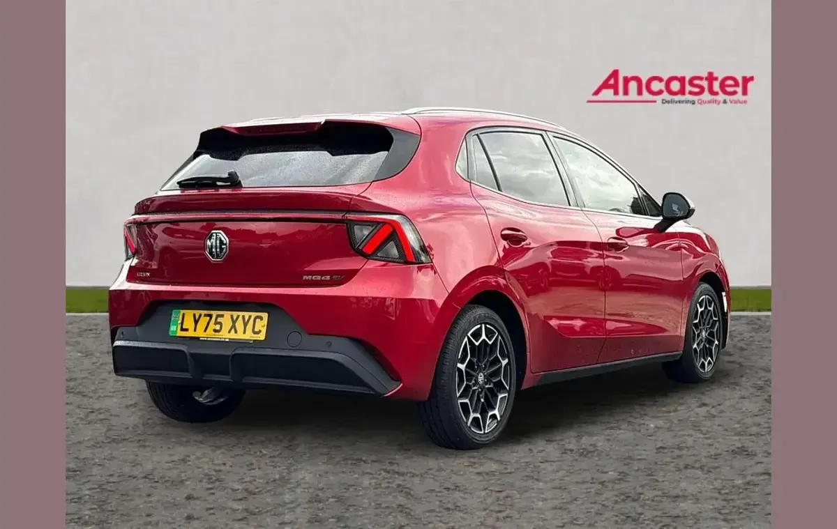 Usado MG MG4 EV 319 kW (435 HP) 2026 Vermelho Citadino