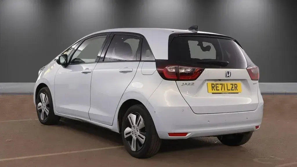 Used Honda Jazz Hybrid 109 HP (80 kW) 2021 White Hatchback
