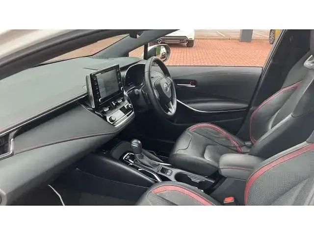 Używany Toyota Corolla 184 KM (135 kW) 2021 Biały Kombi