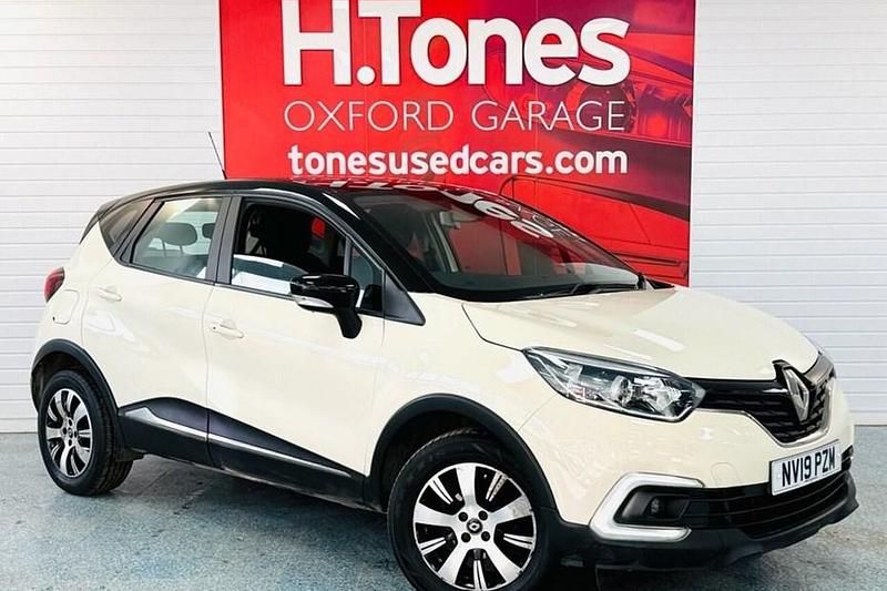 Used Renault Captur Play 90 HP (66 kW) 2019 White SUV