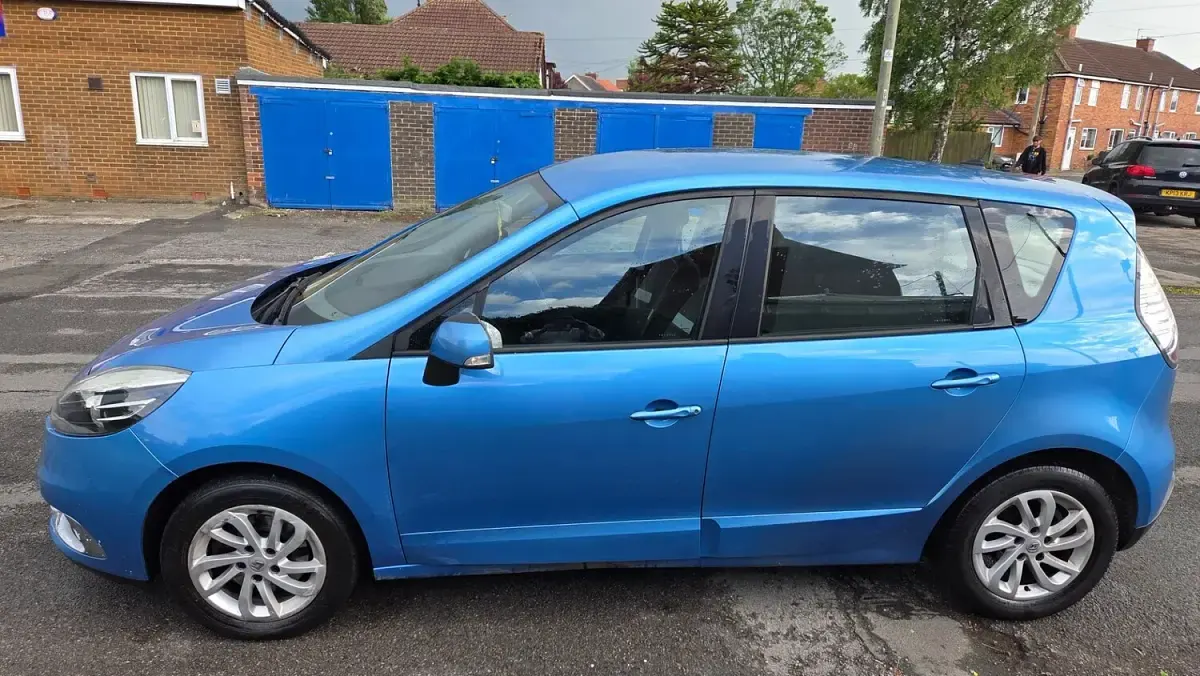 Used Renault Scénic III Dynamique 110 HP (80 kW) 2013 Blue MPV
