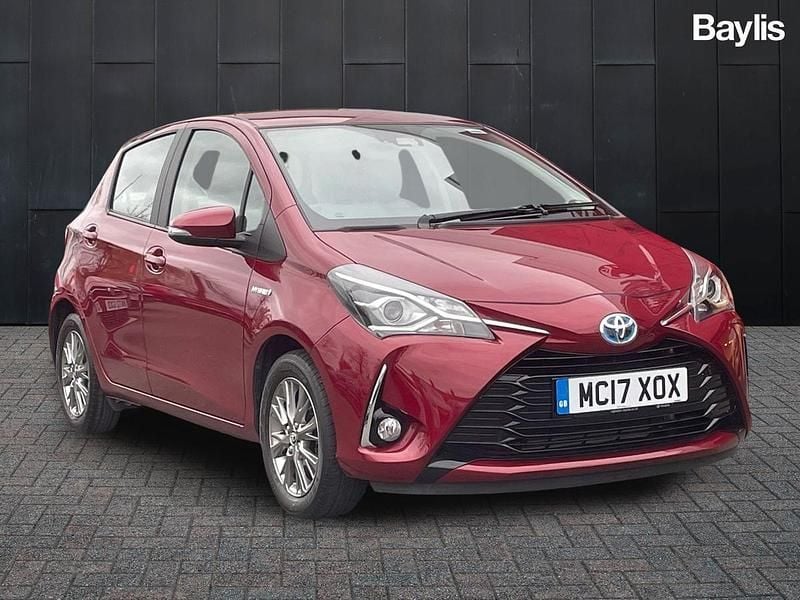 Red Used 2017 Toyota Yaris Hybrid Hatchback | £12,849 (Fair price) - Image 1/3