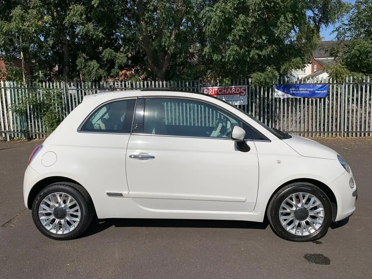 Used Fiat 500 Lounge 69 HP (50 kW) 2014 White Hatchback