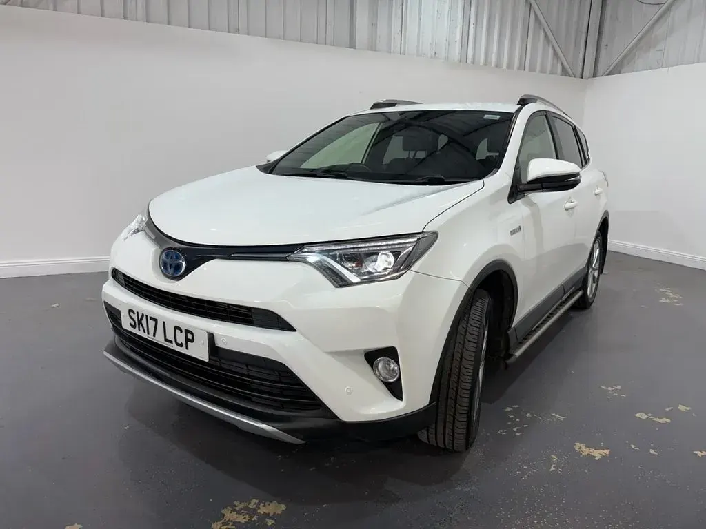 Used Toyota RAV4 197 HP (144 kW) 2017 White SUV