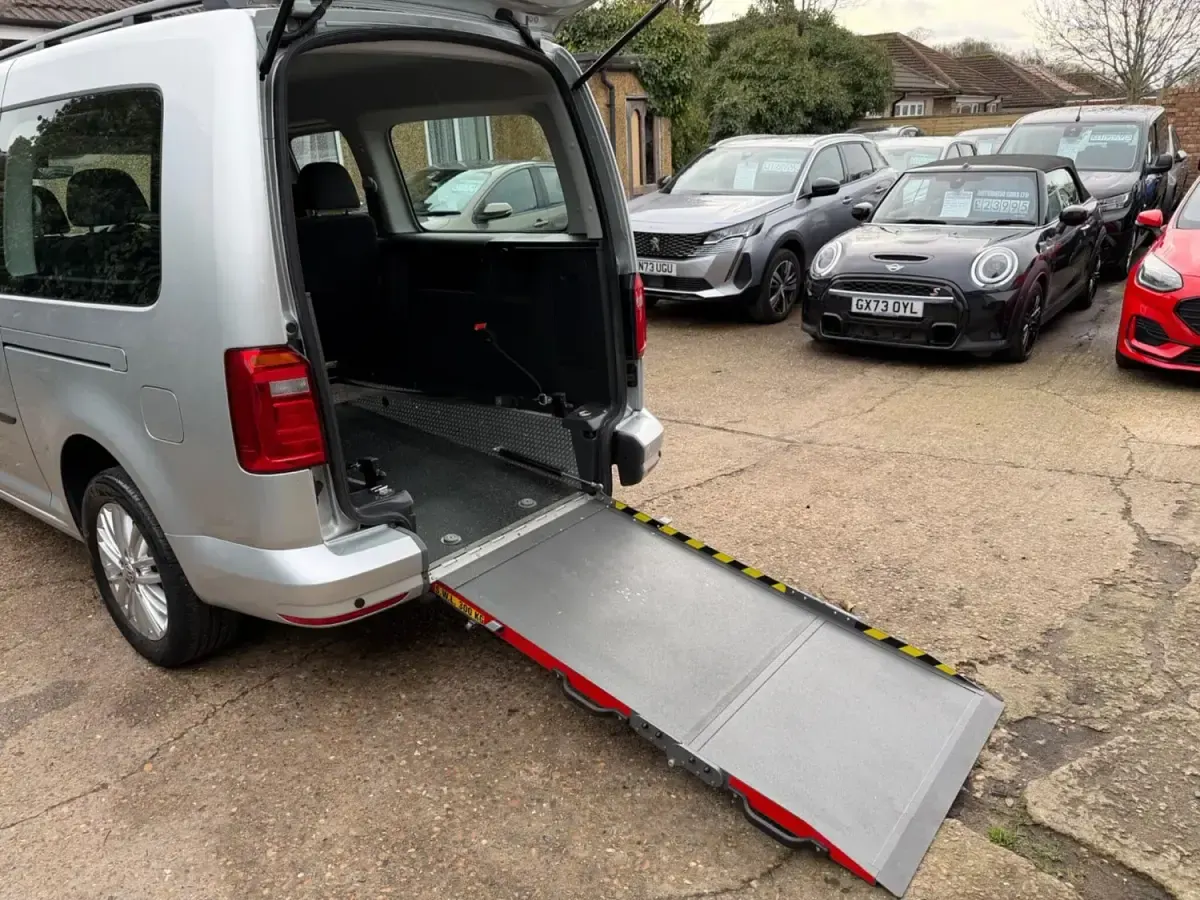 Begagnad VW Caddy Maxi Life 122 HK (89 kW) 2020 Silver Minibuss