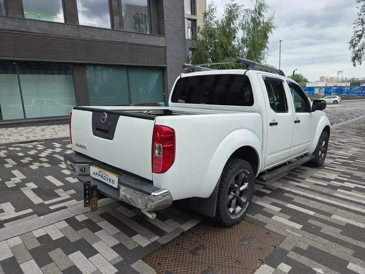 Used Nissan Navara Tekna 2011 White Pickup