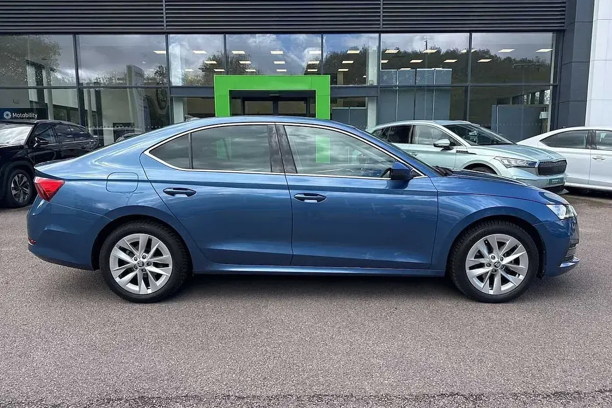 Używany Skoda Octavia SE L First Edition 150 KM (110 kW) 2021 Niebieski Hatchback