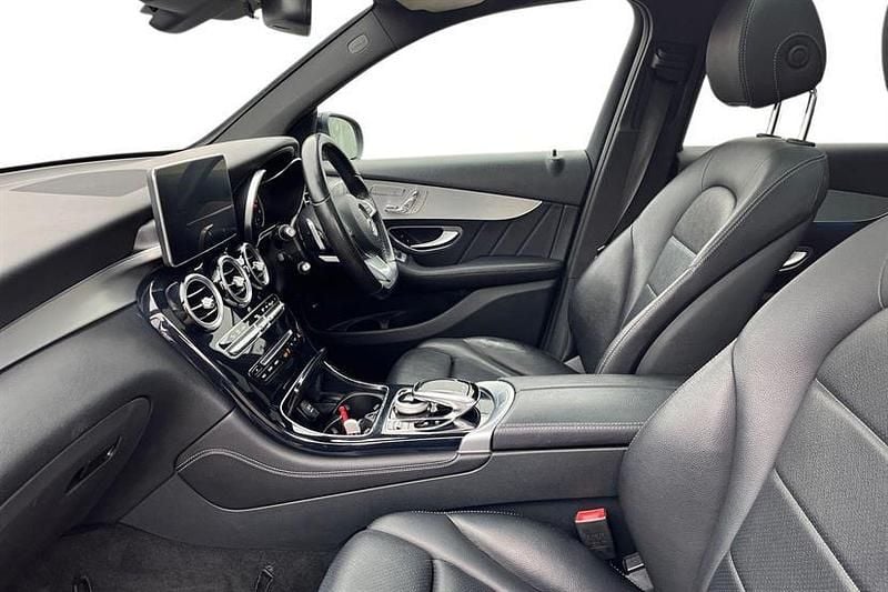 Used Mercedes GLC250 AMG line 204 HP (150 kW) 2016 Cavansite blue Estate