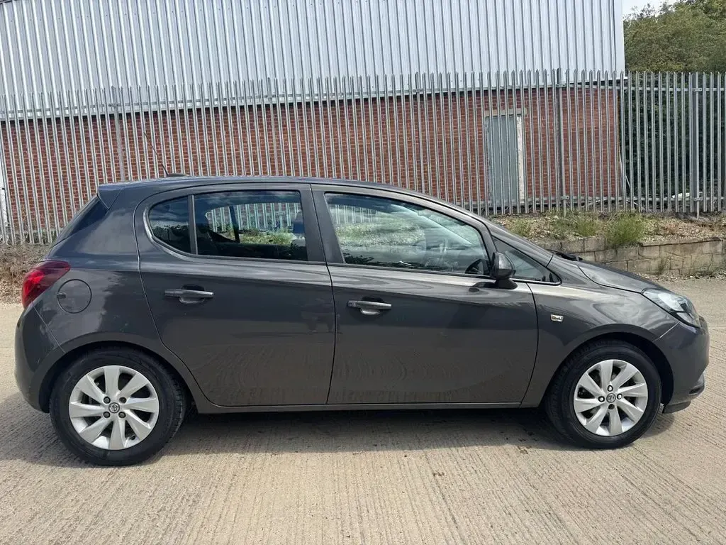 Used Vauxhall Corsa Design Edition 70 HP (51 kW) 2015 Grey Hatchback