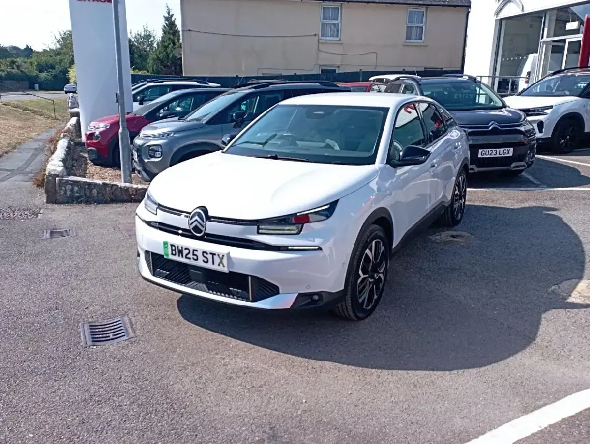 Used Citroën e-C4 113 kW (154 HP) 2025 White Hatchback