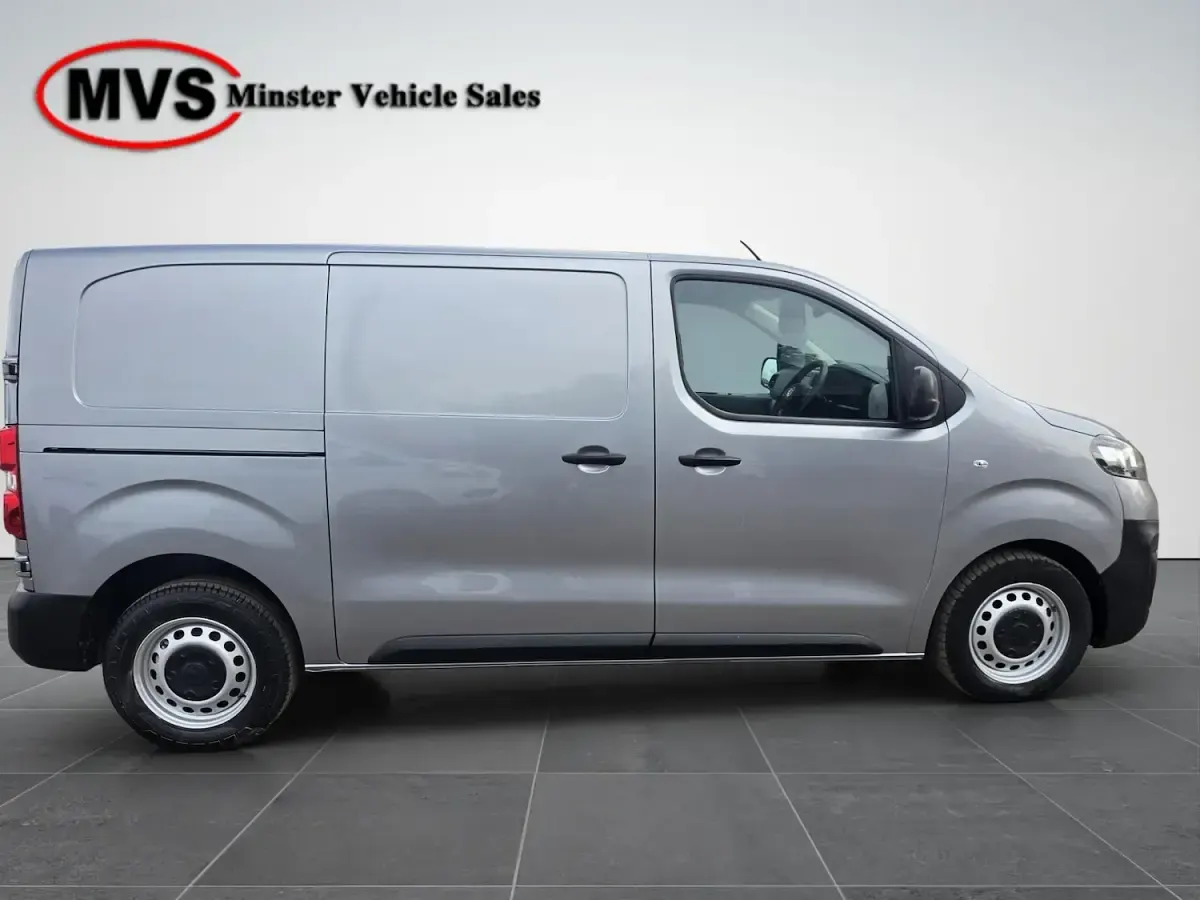 Used Vauxhall Vivaro 100 HP (73 kW) 2022 Grey MPV