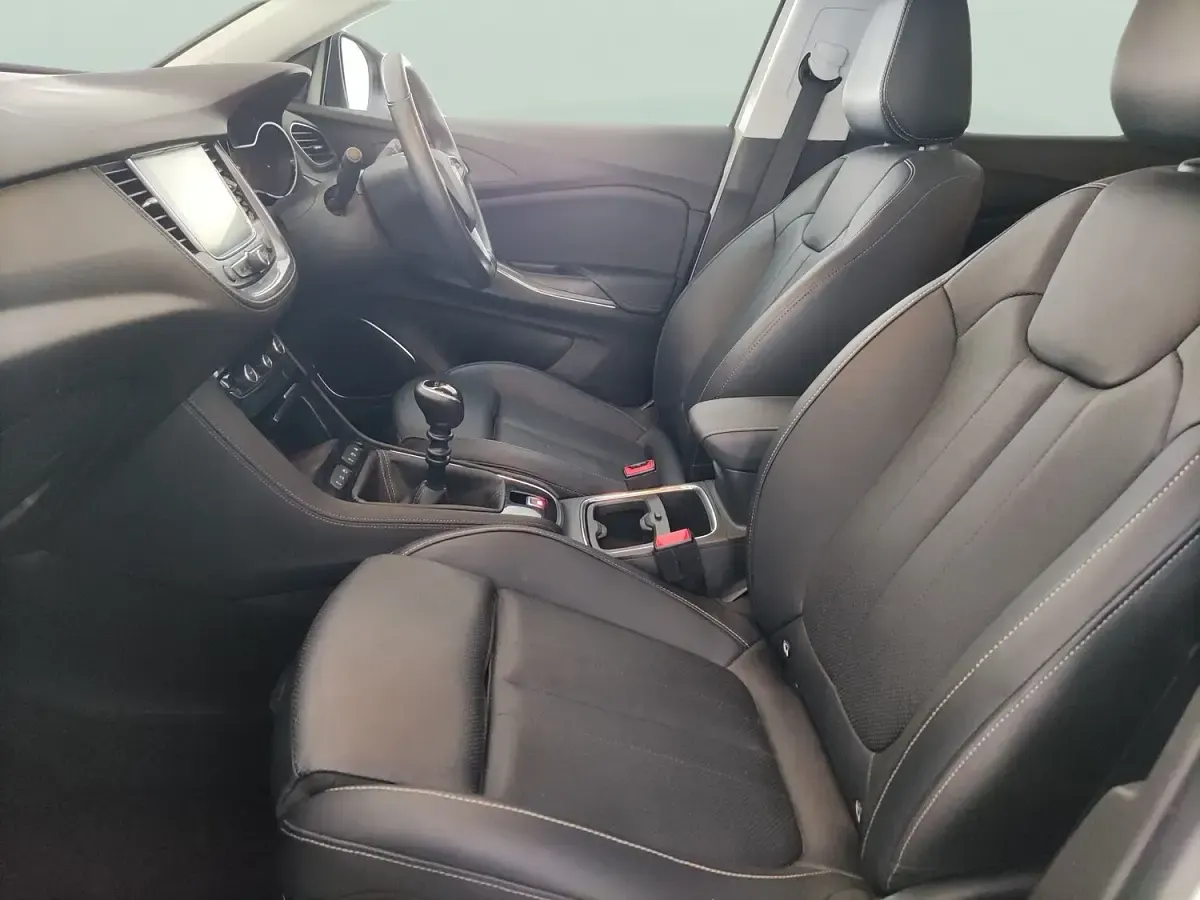 Used Vauxhall Grandland X Elite 131 HP (96 kW) 2020 White SUV