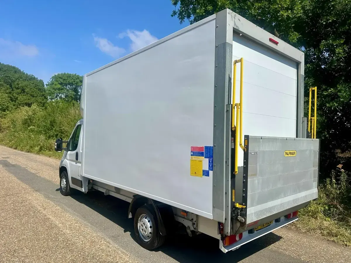Used Peugeot Boxer Business-Line 140 HP (102 kW) 2023 White Van