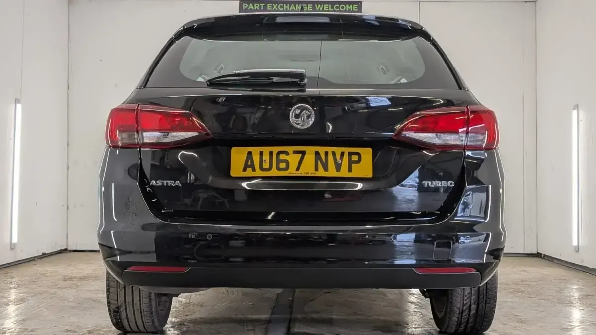 Begagnad Vauxhall Astra Elite 150 HK (110 kW) 2017 Svart Kombi