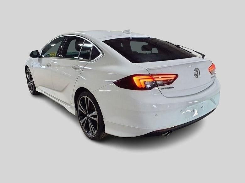 Used Vauxhall Insignia SRi 170 HP (125 kW) 2017 White Hatchback