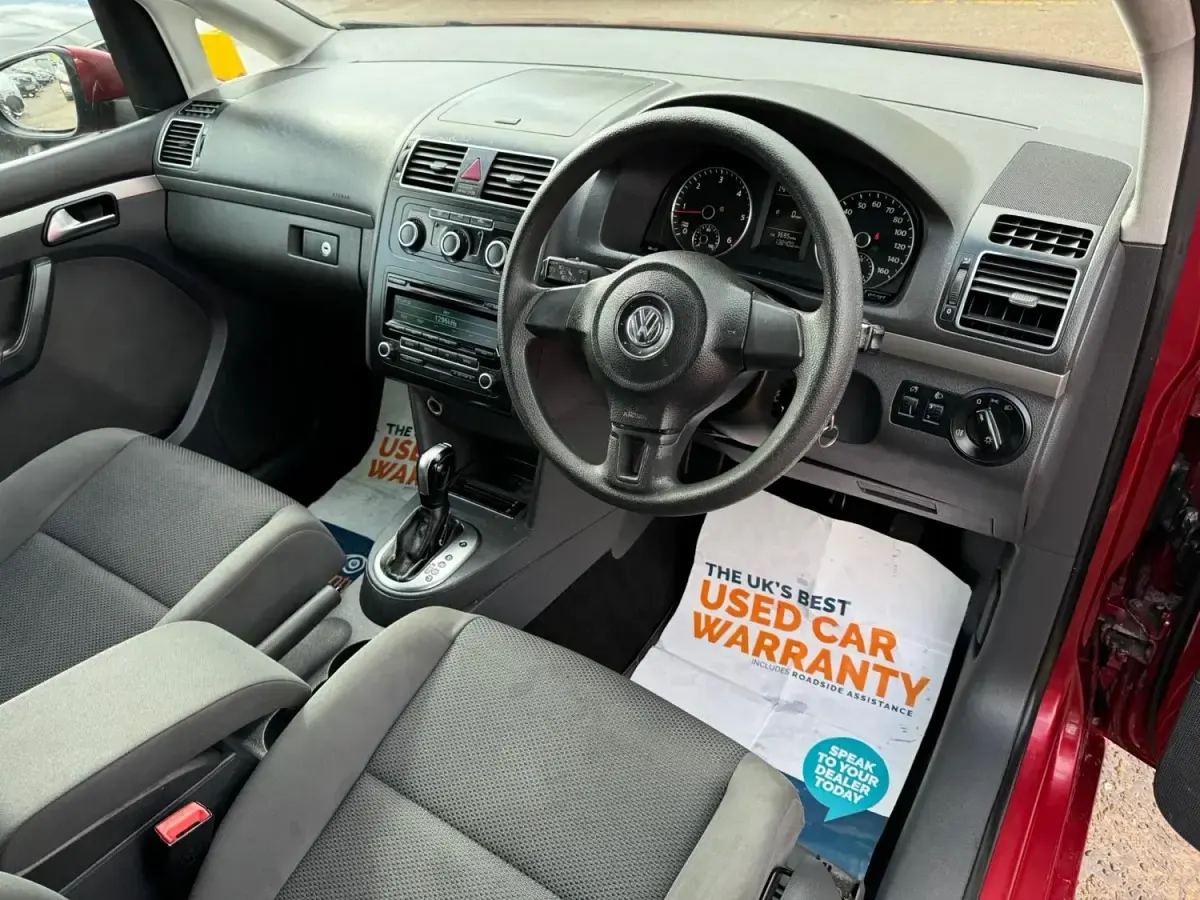 Begagnad VW Touran S 105 HK (77 kW) 2012 Röd Minibuss