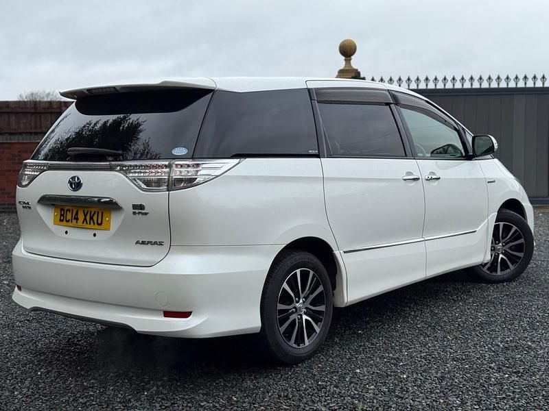 Begagnad Toyota Estima Edition 2024 Vit Minibuss