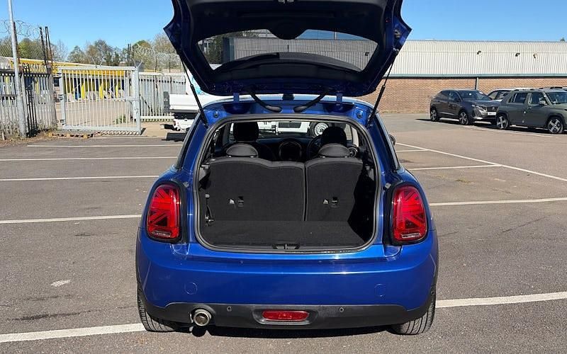 Begagnad Mini Cooper Classic 136 HK (100 kW) 2021 Halvkombi