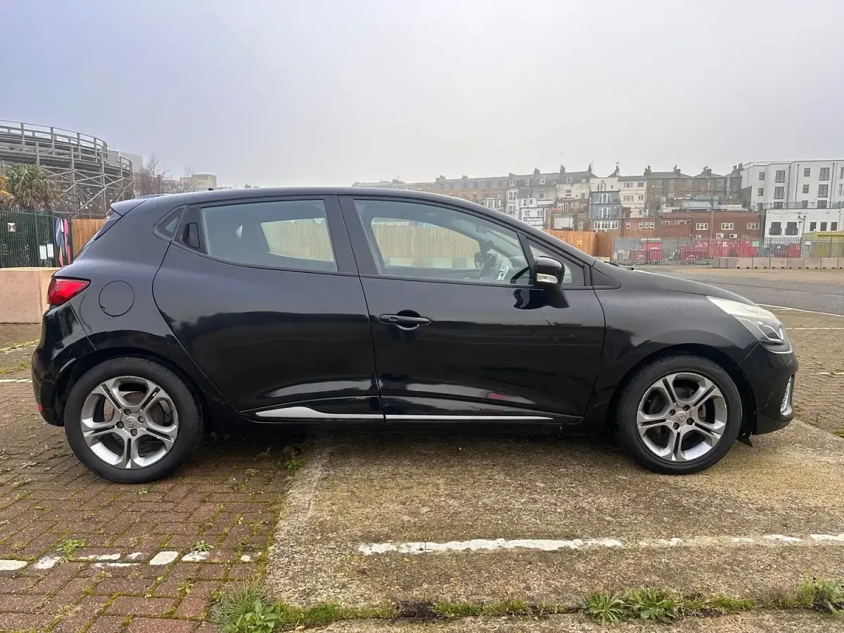 Used Renault Clio Dynamique 90 HP (66 kW) 2015 Black Hatchback