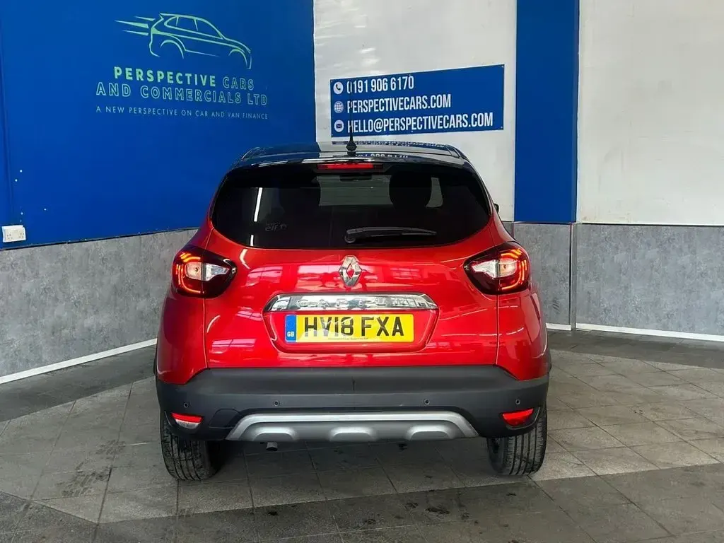 Used Renault Captur Dynamique 90 HP (66 kW) 2018 Red/black SUV